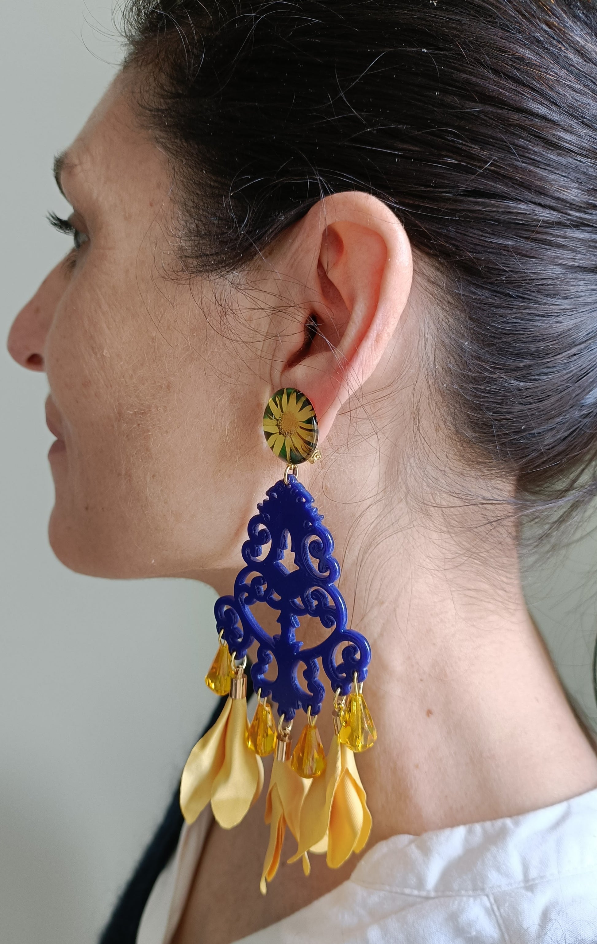 Agrippine, grandes boucles d'oreilles clips bleu et jaune