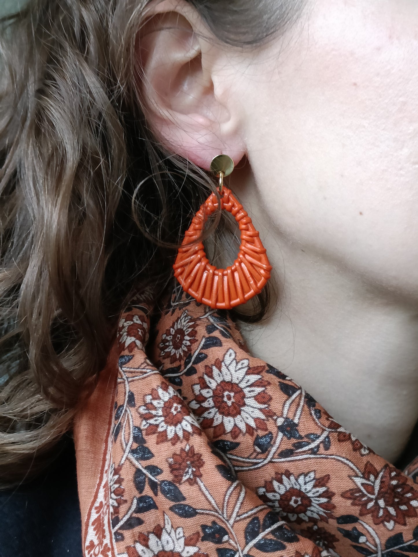 Boucles d'oreilles oranges et puces dorées 18K