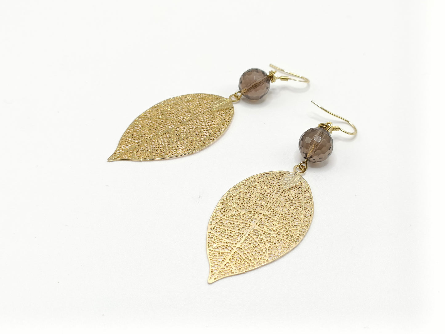 Grandes boucles d'oreilles feuilles dorées or fin, percées ou clips, et quartz fumé facetté