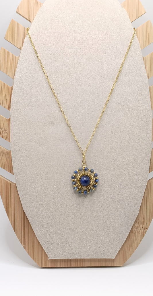 collier court doré en acier inoxydable, lapislazuli et petites perles dorées en rocaille japonaise