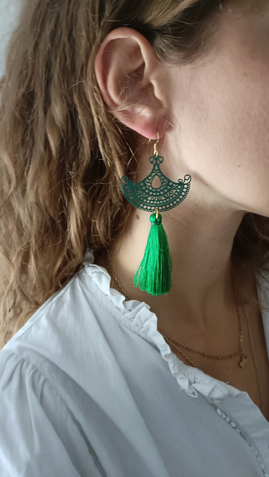 Euphorbe, grandes boucles d'oreilles vertes percées ou clips, avec pompons vert vif