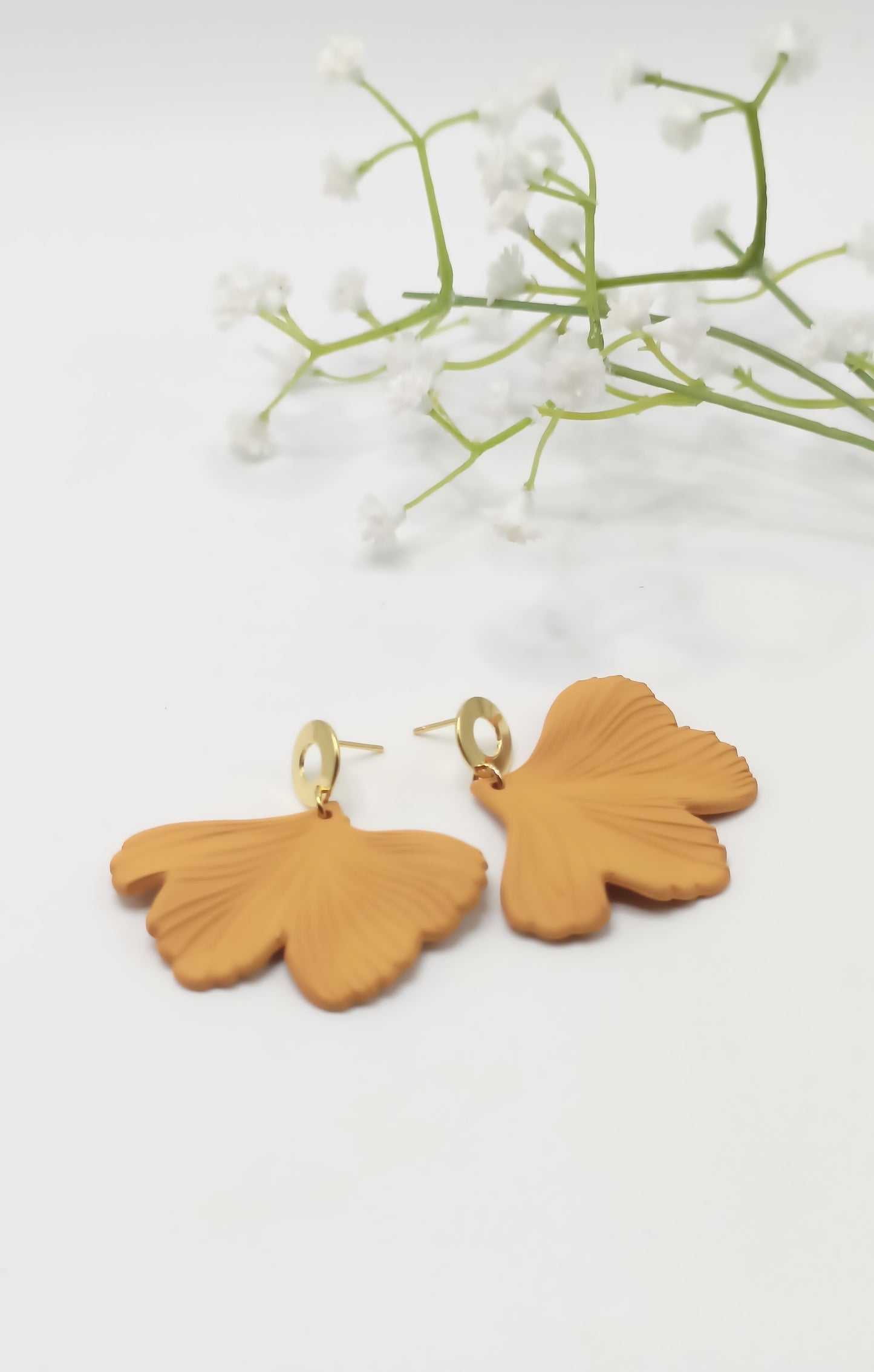 Boucles d'oreilles Ginko moutarde et puces dorées 18K