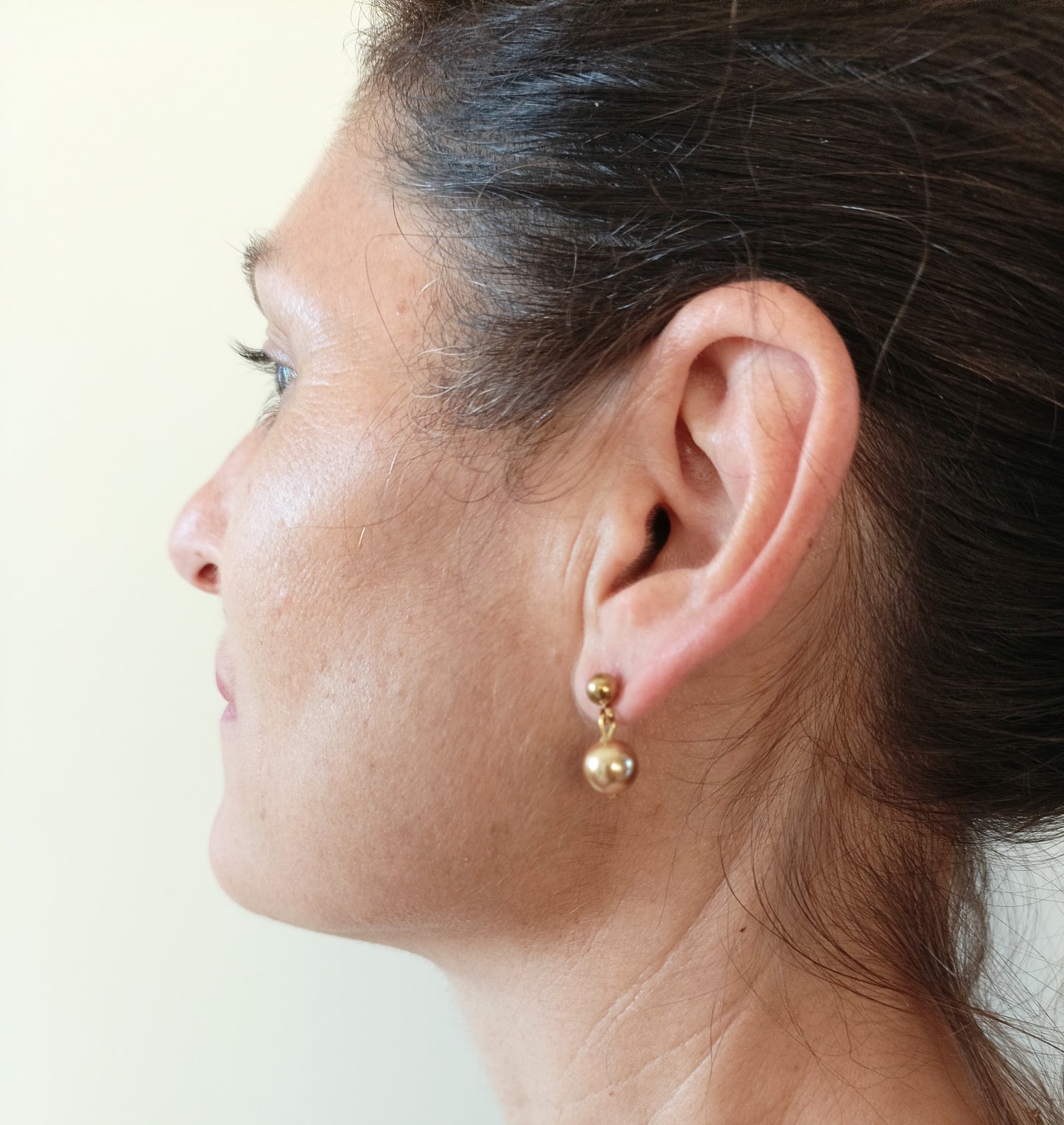 Klimt, boucles d'oreilles composées de petites perles dorées et puces 18K