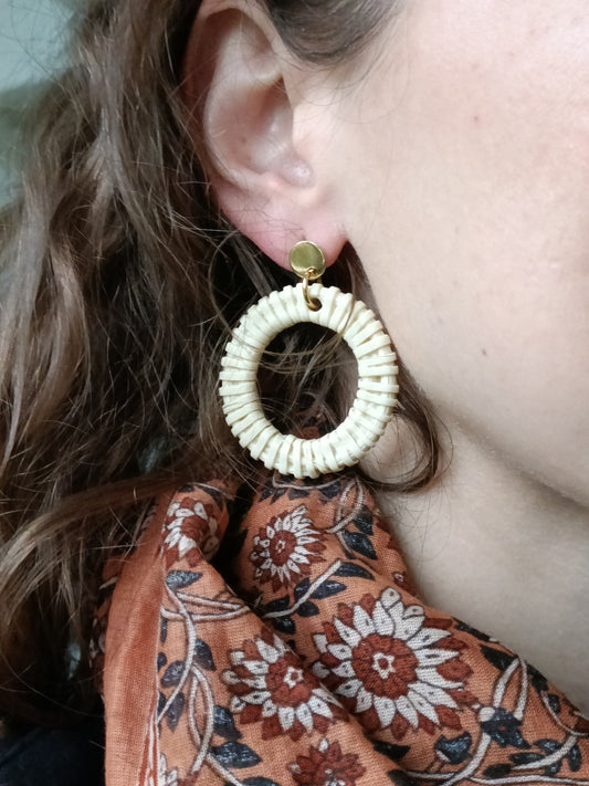 Mira, les boucles d'oreilles dorées style créoles épaisses