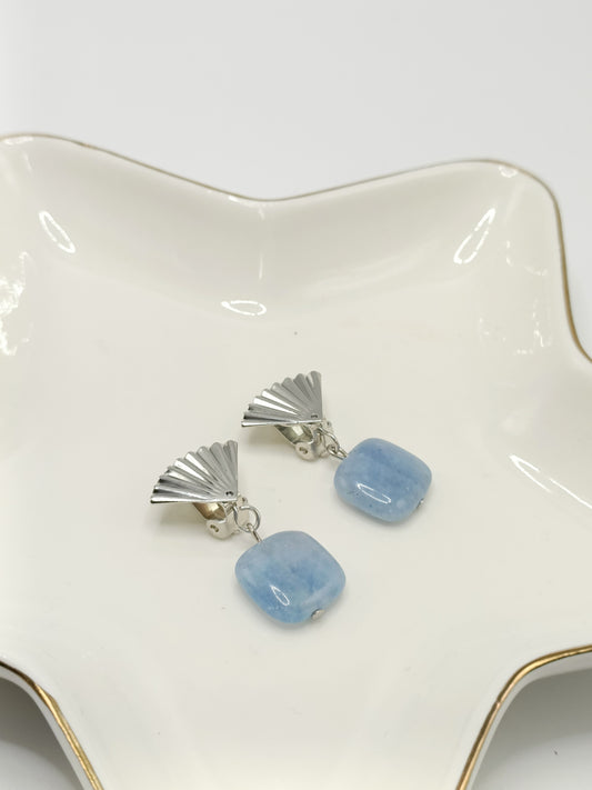 Boucles d'oreilles argentées clips éventails et aigue marine teint.