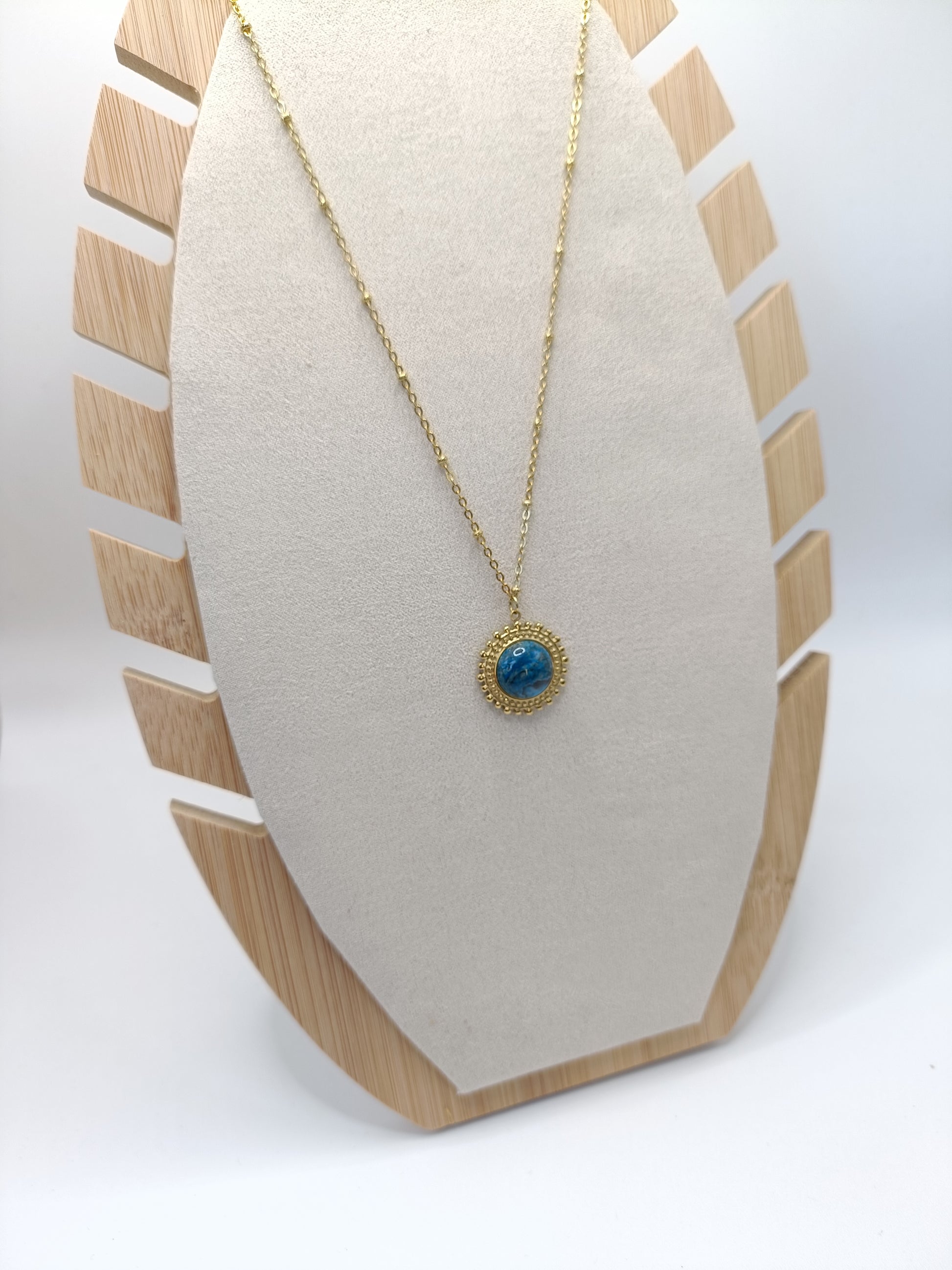 Collier court en acier inoxydable et howlite bleue 